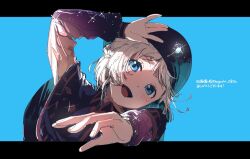  1girl :d \||/ arm_up black_hat blue_background blue_capelet blue_eyes capelet commentary fan_request gakuen_idolmaster gradient_sleeves hat head_tilt highres idolmaster katsuragi_lilja kyokkou_(idolmaster) letterboxed light_blush long_sleeves looking_at_viewer official_alternate_costume open_mouth outside_border outstretched_arm photo-referenced reaching reaching_towards_viewer sakura_keita short_hair sidelighting simple_background smile solo thank_you translation_request upper_body white_hair 