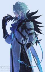  1boy arm_behind_back artist_name ascot black_choker black_gloves black_pants blue_ascot blue_gloves blue_hair blue_shirt choker closed_mouth coat collared_shirt commentary cowboy_shot dottore_(genshin_impact) english_commentary eye_mask feather_trim genshin_impact gloves gold_trim hand_up highres holding holding_mask lab_coat lapels long_sleeves male_focus mask multicolored_gloves o-ring o-ring_choker pants parted_bangs shirt short_hair sidelocks simple_background smile solo standing twitter_username two-tone_gloves umeumeumestar unworn_mask watermark white_background white_coat 