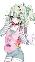  1girl absurdres aria_(human)_(zenless_zone_zero) aria_(zenless_zone_zero) arm_warmers bag black_choker blue_shorts blush character_print choker collarbone commentary_request cowboy_shot flying_sweatdrops green_eyes green_hair hair_ornament hairclip heart heart_hair_ornament highres looking_at_viewer multiple_hairclips nangong_yu official_alternate_costume open_mouth pink_bag pink_tank_top shorts simple_background solo striped_arm_warmers sunna_(delusions_in_business) sunna_(zenless_zone_zero) taiyaki12 tank_top v white_background white_wings winged_bag wings zenless_zone_zero 