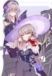  2girls alcohol ascot bare_shoulders black_dress black_hat brown_hair choker closed_mouth commentary_request cup detached_sleeves doll_joints dress drinking_glass flower hat hat_flower herta_(honkai:_star_rail) herta_(puppet)_(honkai:_star_rail) highres honkai:_star_rail honkai_(series) jewelry joints key key_choker key_necklace long_hair long_sleeves looking_at_viewer multiple_girls necklace nosign_(nosign0331) purple_choker purple_flower purple_ribbon ribbon smile the_herta_(honkai:_star_rail) violet_eyes white_ascot wine wine_glass witch_hat 