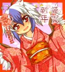 ahoge alternate_costume bird_wings blue_hair blush collarbone floral_print flower furisode hair_flower hair_ornament head_wings highres horns japanese_clothes kimono long_sleeves multicolored_hair new_year obi open_mouth red_eyes short_hair solo tokiko_(touhou) touhou translated two-tone_hair white_hair wide_sleeves wings yukata zamudelin 