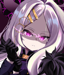  1girl absurdres adjusting_clothes adjusting_gloves black_horns black_jacket blue_archive closed_mouth commentary_request demon_girl demon_horns forehead fur-trimmed_jacket fur_trim gloves glowing glowing_eyes grey_hair hair_intakes hair_ornament hairclip hands_up highres hina_(blue_archive) horns jacket long_hair long_sleeves looking_at_viewer parallel_hairclips parted_bangs purple_background serious shaded_face simple_background slit_pupils solo split_mouth tsurime upper_body violet_eyes yoshino_sakura_(0db5t510388113n) 
