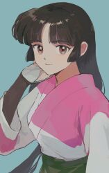  1girl absurdres apron black_bracer blunt_bangs blunt_sidelocks brown_eyes brown_hair commentary_request eyeshadow green_apron green_background hand_on_own_face highres inuyasha light_smile looking_at_viewer makeup nanohanairo pink_eyeshadow sango_(inuyasha) sidelocks simple_background solo two-tone_kimono upper_body 