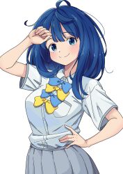  1girl ahoge blue_bow blue_bowtie blue_eyes blue_hair bow bowtie breast_pocket closed_mouth collared_shirt commentary_request grey_skirt hand_on_own_hip highres itbelqs8g965vej looking_at_viewer make_heroine_ga_oo_sugiru! medium_hair pleated_skirt pocket school_uniform shirt shirt_tucked_in simple_background skirt smile solo summer_uniform tsuwabuki_high_school_uniform upper_body white_background white_shirt yanami_anna yellow_bow yellow_bowtie 