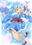  alternate_costume alternate_hairstyle blue_dress blue_eyes blue_hair bow cirno dress fan fang hair_bow japanese_clothes jigatei_(omijin) kimono long_sleeves looking_at_viewer open_mouth sash short_hair smile solo sparkle touhou twintails wide_sleeves wink yukata 
