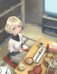  blonde_hair blue_eyes food looking_at_viewer lowres original solo television weno weno&#039;s_blonde_original_character weno's_blonde_original_character 