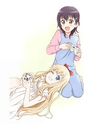  alternate_hairstyle black_hair blonde_hair blue_eyes bow brown_eyes controller frills funami_yui game_controller gamepad grin hair_bow hair_ornament hairclip lap_pillow long_hair long_sleeves multiple_girls nightgown nori_(tryton) on_back open_mouth pajamas short_hair sitting sleeveless smile surprised sweatdrop toshinou_kyouko two-tone_background white_background wink xbox_360 yellow_background yokozuwari yuru_yuri 