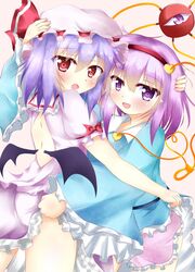  bat_wings blue_hair eyeball hairband hat head_grab heart komeiji_satori kuzumomo multiple_girls open_mouth purple_eyes purple_hair red_eyes remilia_scarlet short_hair skirt_grab smile third_eye touhou violet_eyes wings 