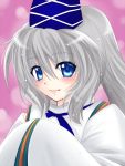  1girl blue_eyes blush hands_in_sleeves hat japanese_clothes light_particles light_smile lips looking_at_viewer mononobe_no_futo ponytail purple_background setsuna_rio short_hair silver_hair solo tate_eboshi touhou 