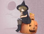  &gt;_&lt; :3 basket boots brown_eyes brown_hair cape cookie dress food hair_ornament halloween hat hidamari_sketch jack-o&#039;-lantern kahis_(sweetbriar) pantyhose pumpkin short_hair wand witch_hat yuno 